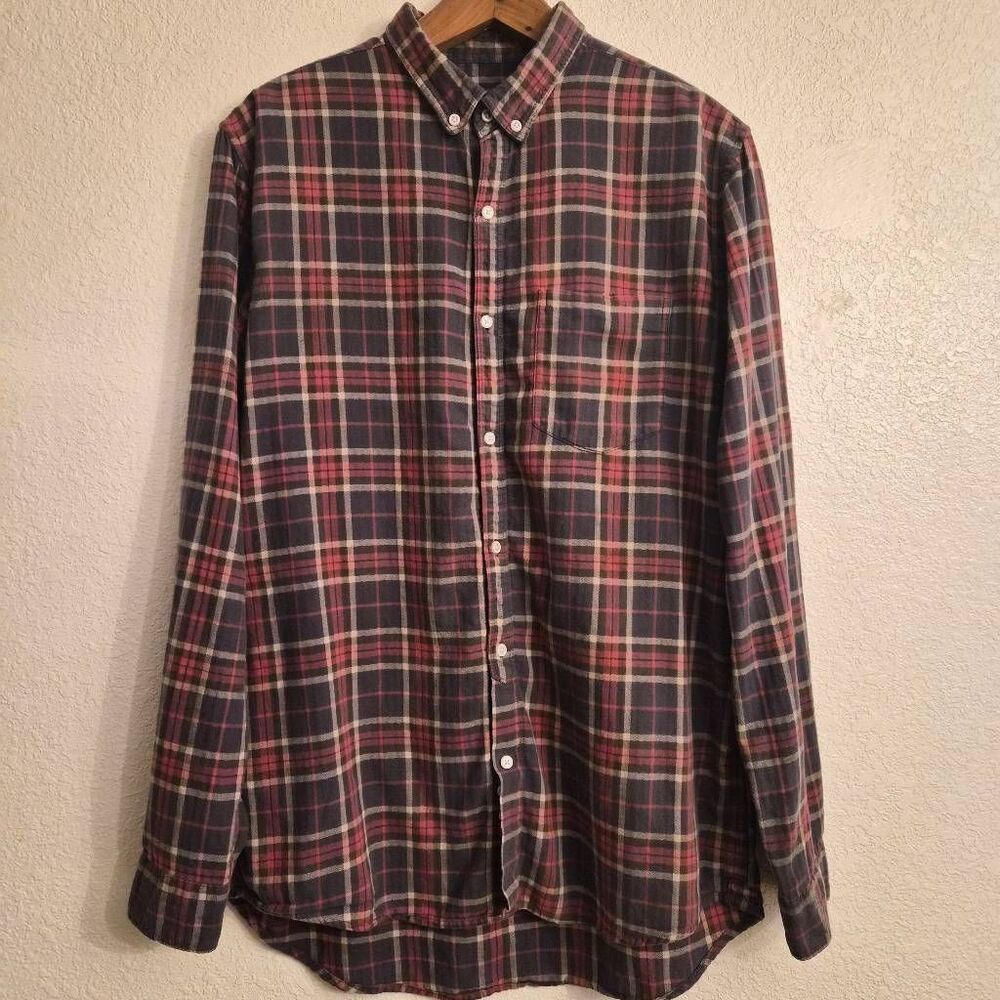 Outfitters Classic Plaid Long-sleeve Button-down Flannel: Soft Comfy Flattering